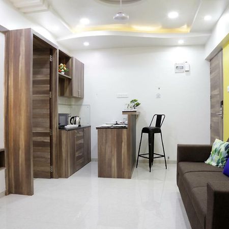 Emerald Vista Luxury Suites Pune Exteriör bild