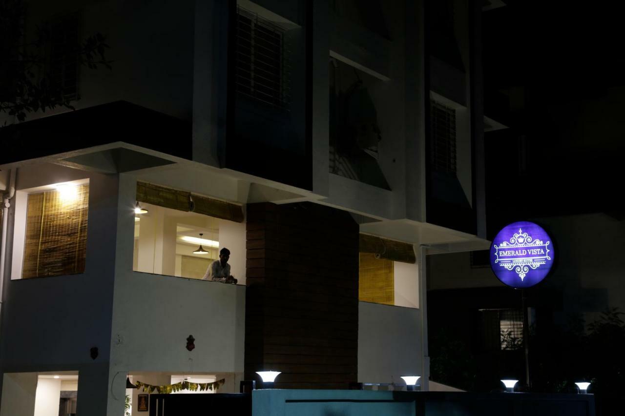 Emerald Vista Luxury Suites Pune Exteriör bild