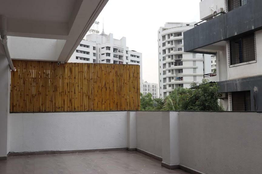 Emerald Vista Luxury Suites Pune Exteriör bild