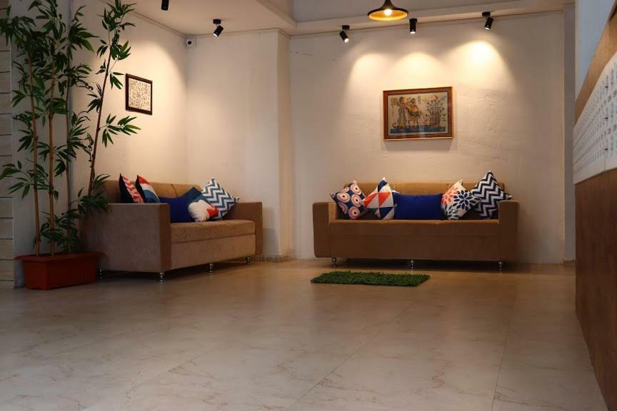 Emerald Vista Luxury Suites Pune Exteriör bild