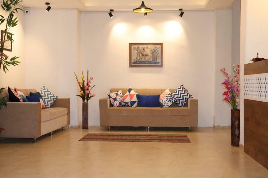 Emerald Vista Luxury Suites Pune Exteriör bild