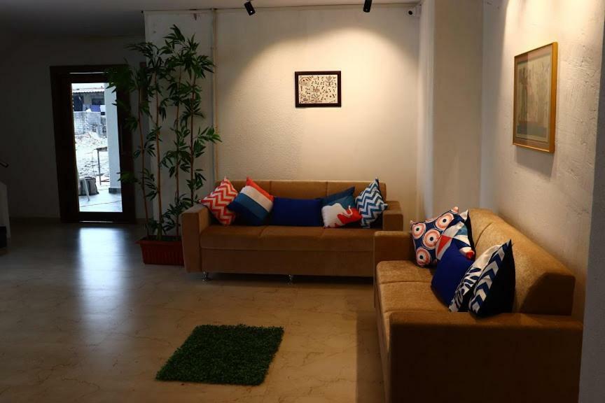 Emerald Vista Luxury Suites Pune Exteriör bild