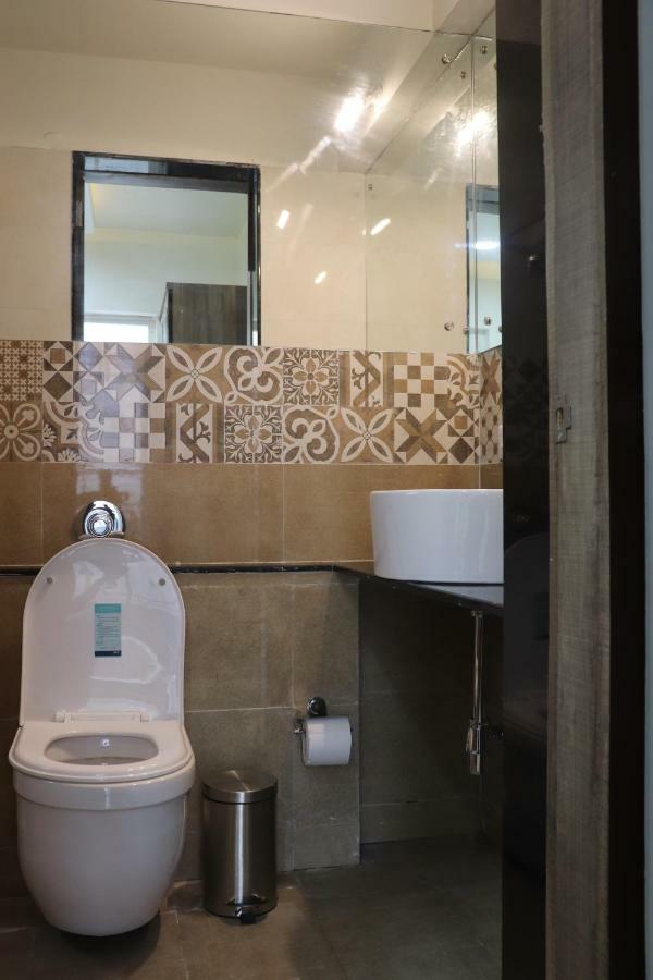 Emerald Vista Luxury Suites Pune Exteriör bild