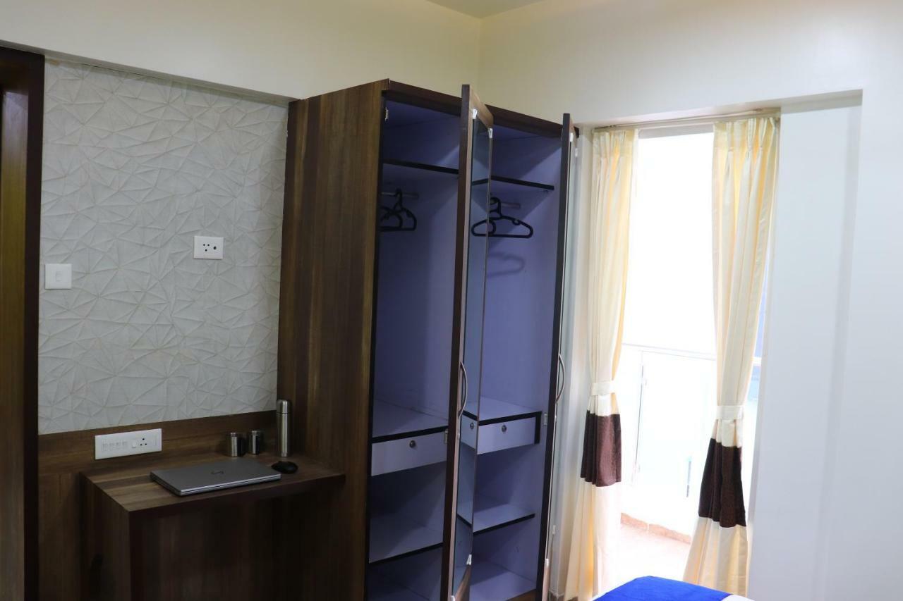 Emerald Vista Luxury Suites Pune Exteriör bild